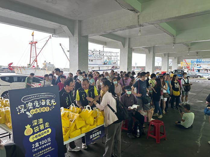 小卷福袋吸引民眾購買。(圖/新北市政府提供)