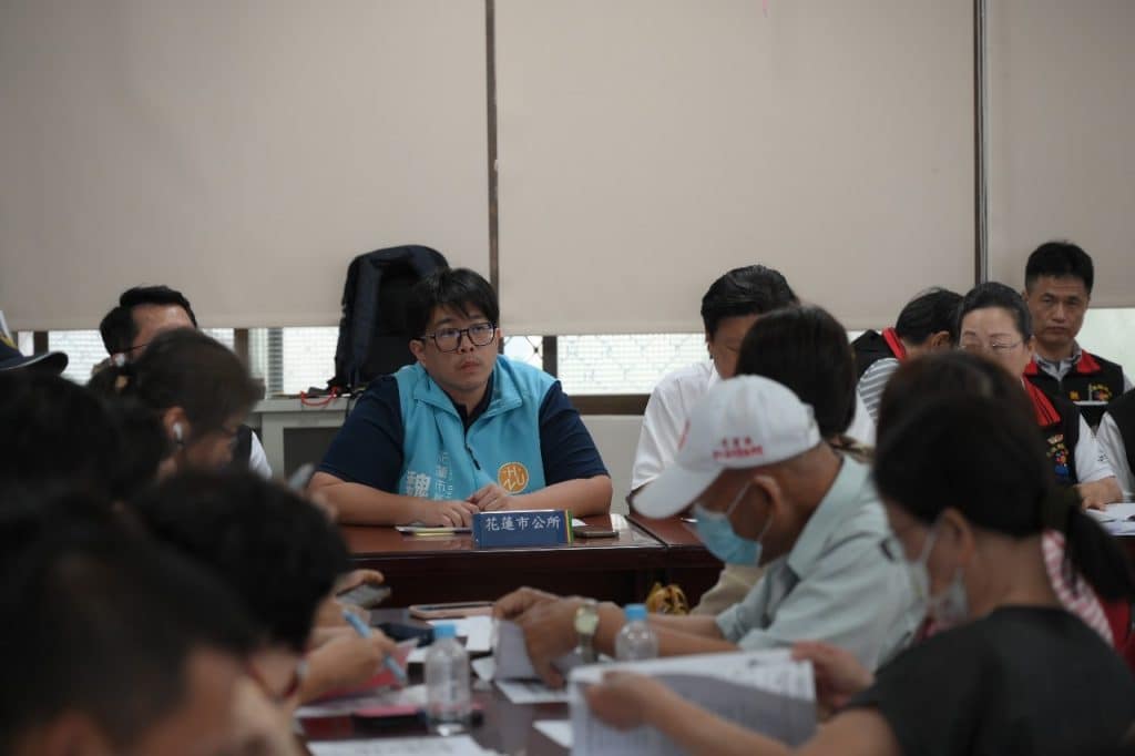 強震重創花蓮  魏嘉彥陪同陳建仁巡視災區，花蓮市公所提供